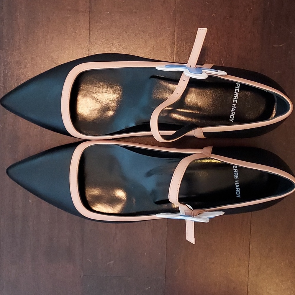 Pierre Hardy pointed black flats w/ flower buckle